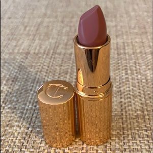 Charlotte Tilbury lipstick in pillow talk …